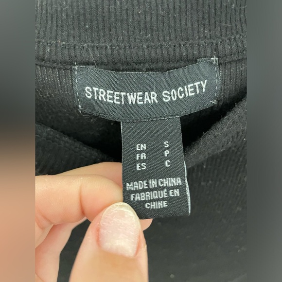 Urban planet long tee🤍 - Picture 3 of 3